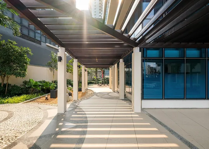Bgc 2br Uptown Parksuites With Balcony And Bathtub Apartment