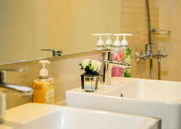 Bgc 2br Uptown Parksuites With Balcony And Bathtub Manila
