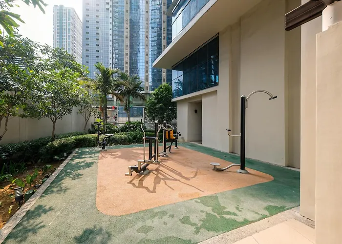 Bgc 2br Uptown Parksuites With Balcony And Bathtub