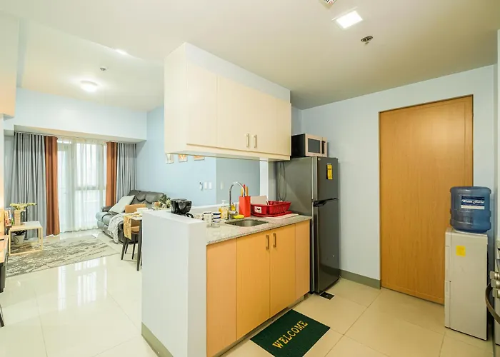 Bgc 2br Uptown Parksuites With Balcony And Bathtub