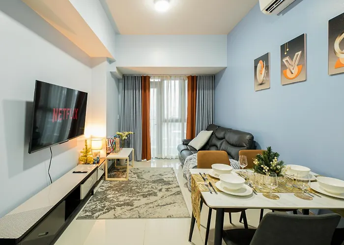 Bgc 2br Uptown Parksuites With Balcony And Bathtub