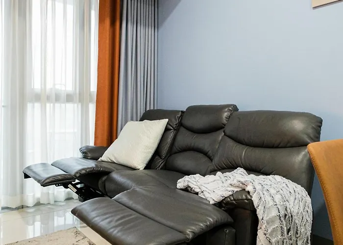Apartment Bgc 2br Uptown Parksuites With Balcony And Bathtub *