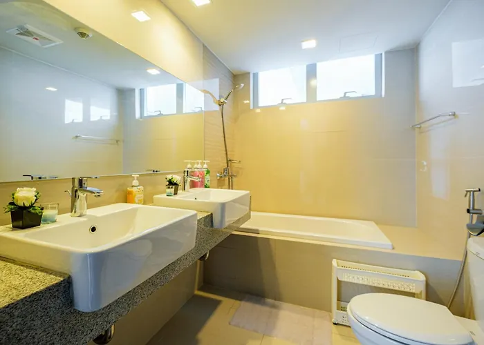 Apartment Bgc 2br Uptown Parksuites With Balcony And Bathtub *