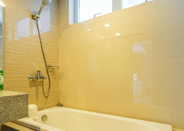 Bgc 2br Uptown Parksuites With Balcony And Bathtub Apartment Manila