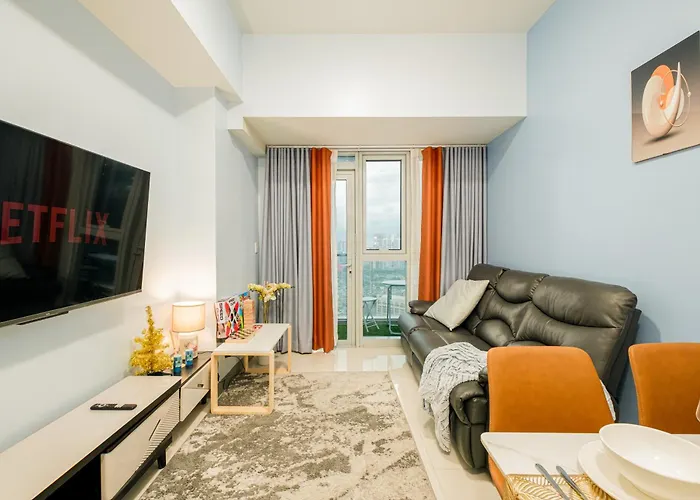 Bgc 2br Uptown Parksuites With Balcony And Bathtub *