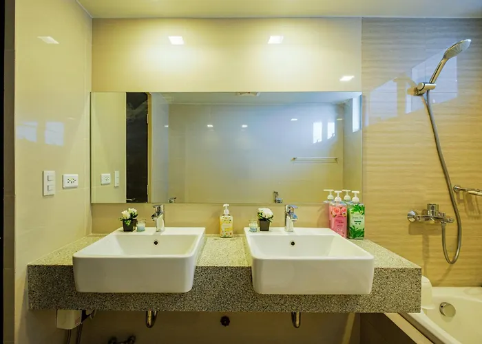 Apartment Bgc 2br Uptown Parksuites With Balcony And Bathtub *