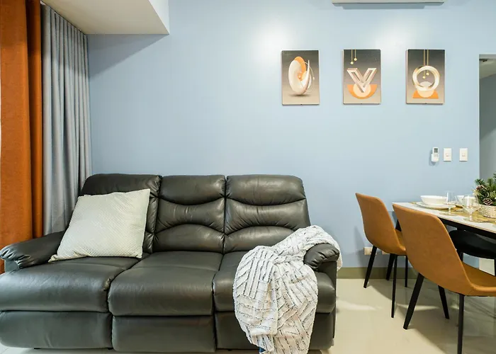 Bgc 2br Uptown Parksuites With Balcony And Bathtub *