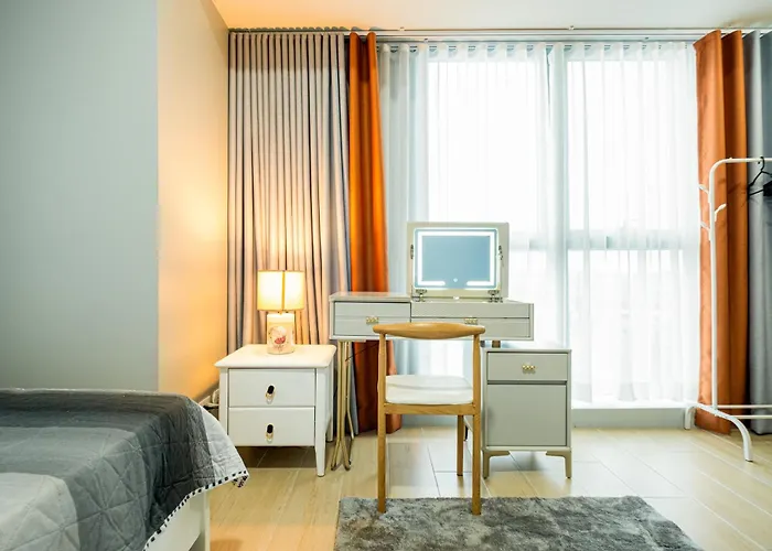 Bgc 2br Uptown Parksuites With Balcony And Bathtub *