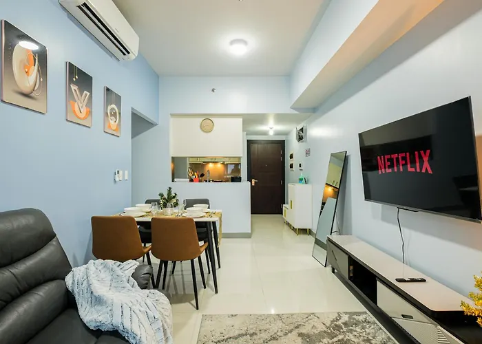 Bgc 2br Uptown Parksuites With Balcony And Bathtub