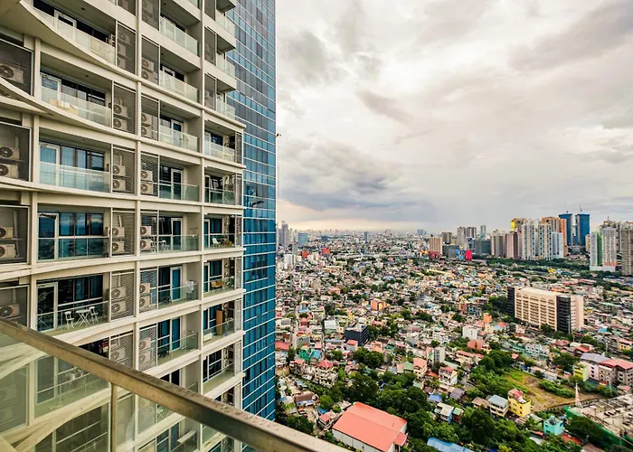 Bgc 2br Uptown Parksuites With Balcony And Bathtub